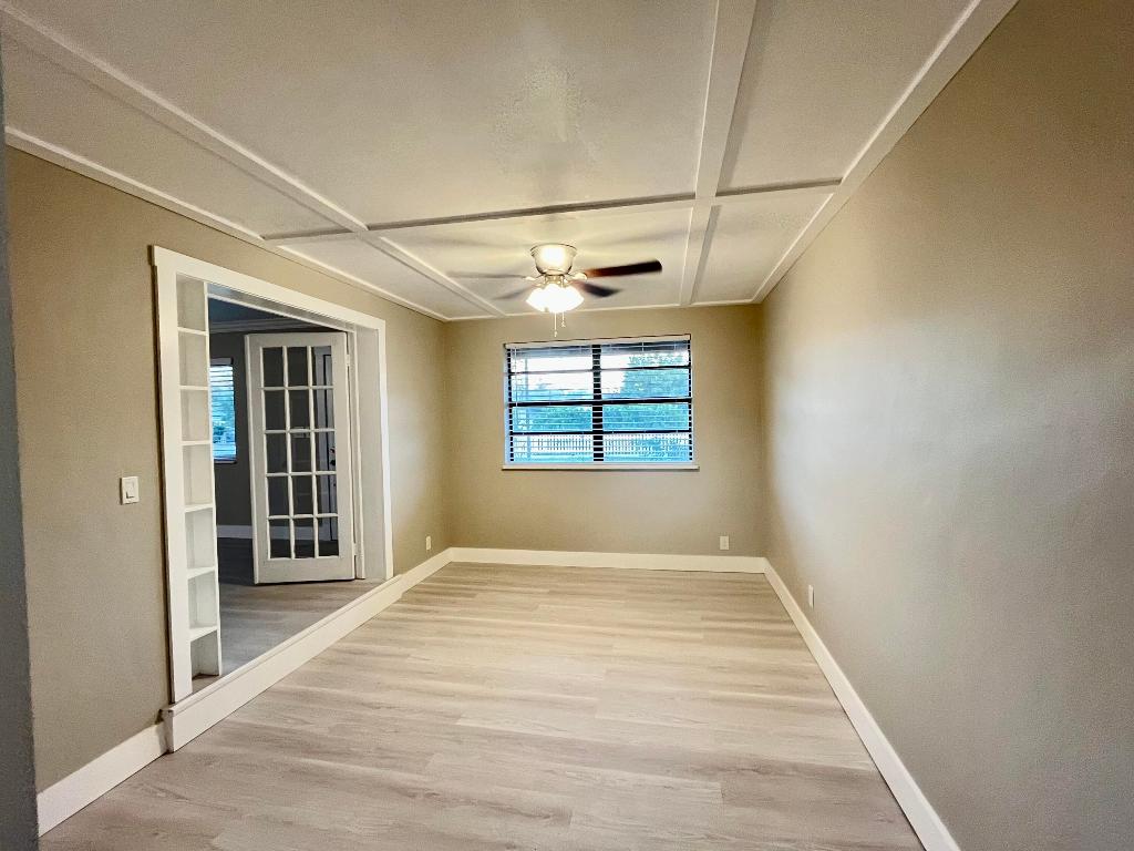 HOLLYWOOD PARK - Residential Lease