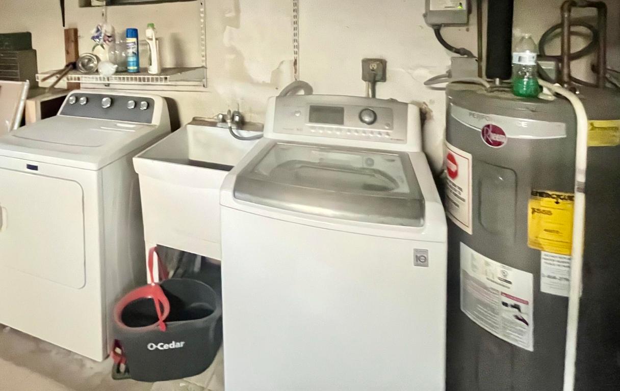 HOLLYWOOD PARK - Residential Lease