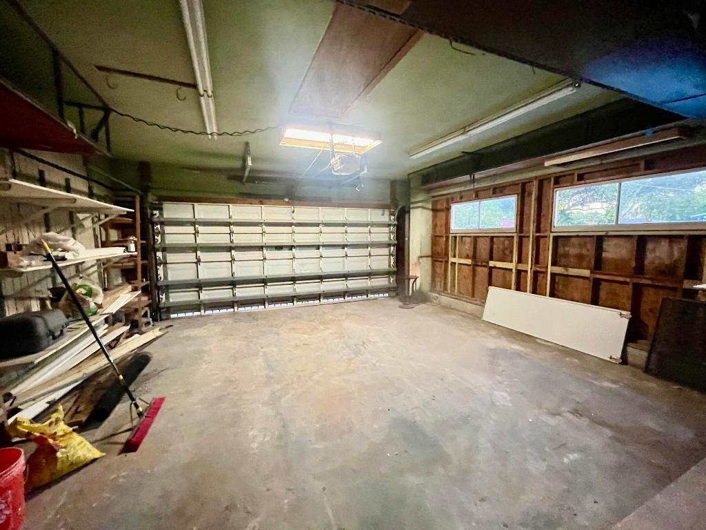 HOLLYWOOD PARK - Residential Lease