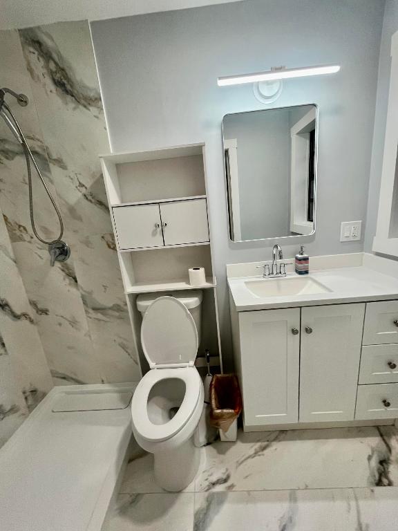 HOLLYWOOD PARK - Residential Lease