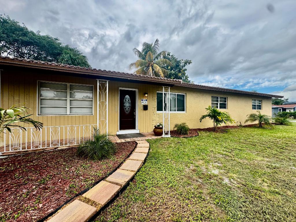 HOLLYWOOD PARK - Residential Lease