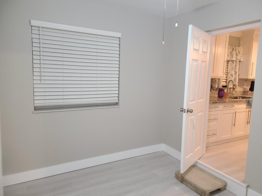 HOLLYWOOD PARK - Residential Lease