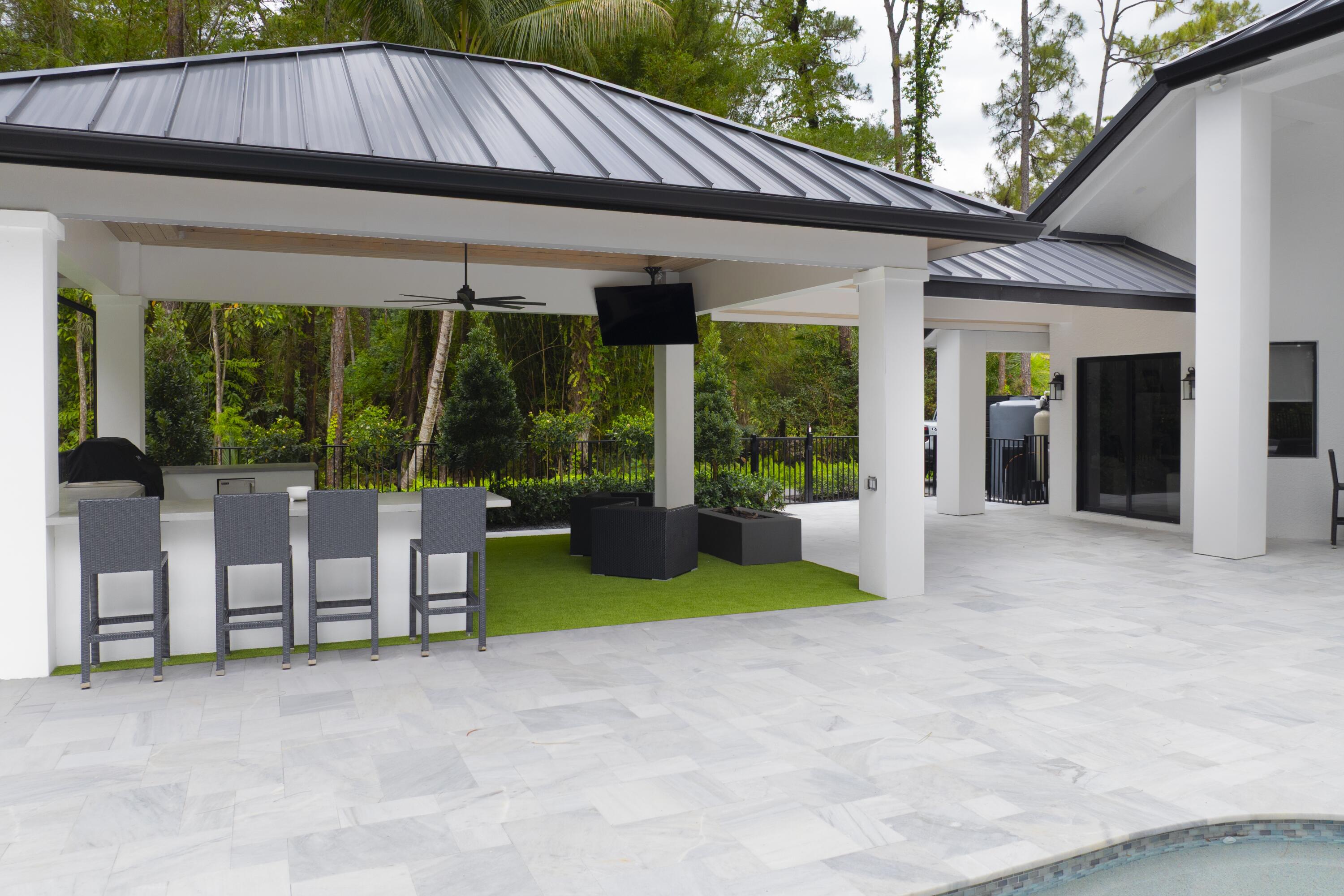 LOXAHATCHEE GROVES - Residential