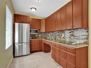 500 NE 25TH Street 2