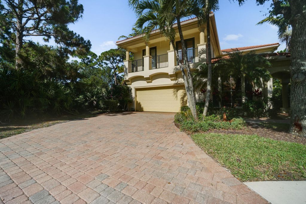 Photo of 2110 Spring Court Ct, Palm Beach Gardens, FL 33410 (MLS # R10804408)