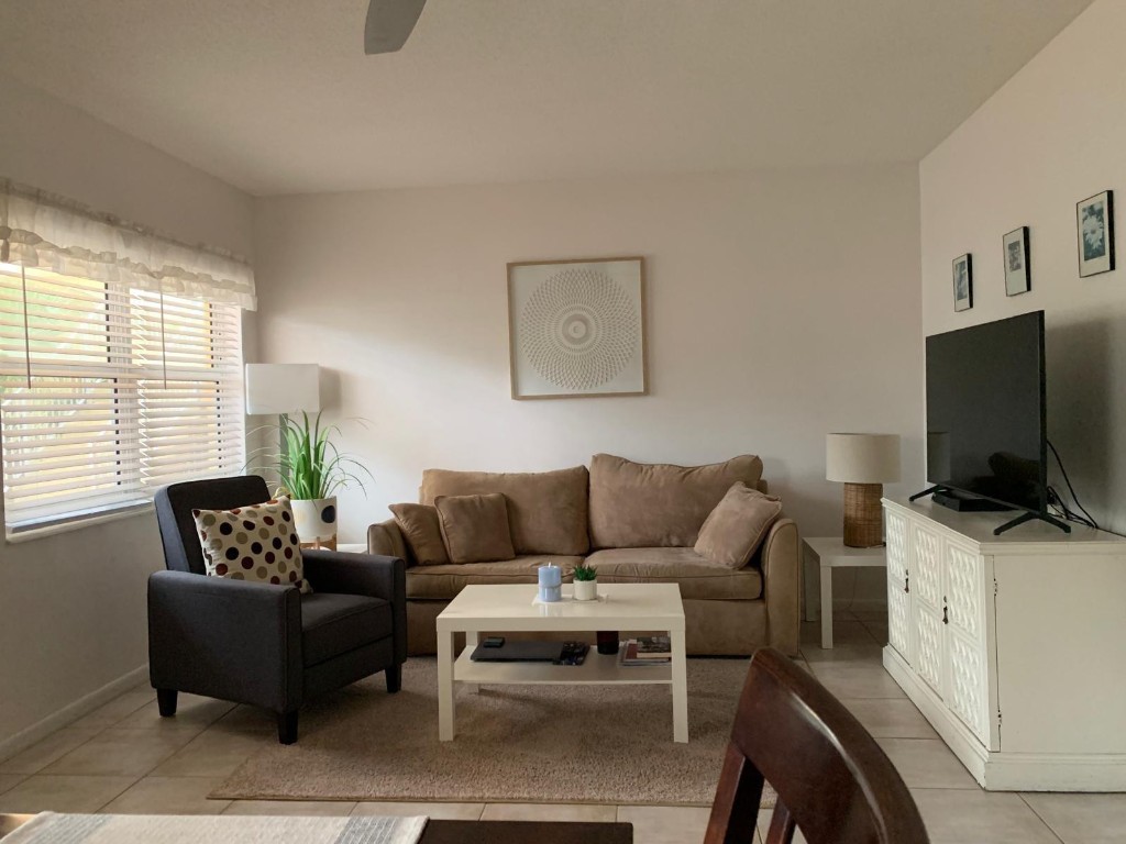 Mana Loa Condo - Residential Lease