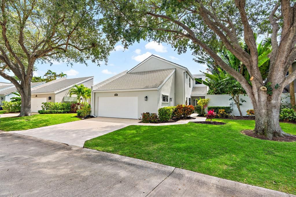 Photo of 17018 Traverse Circle, Jupiter, FL 33477 (MLS # R10801880)