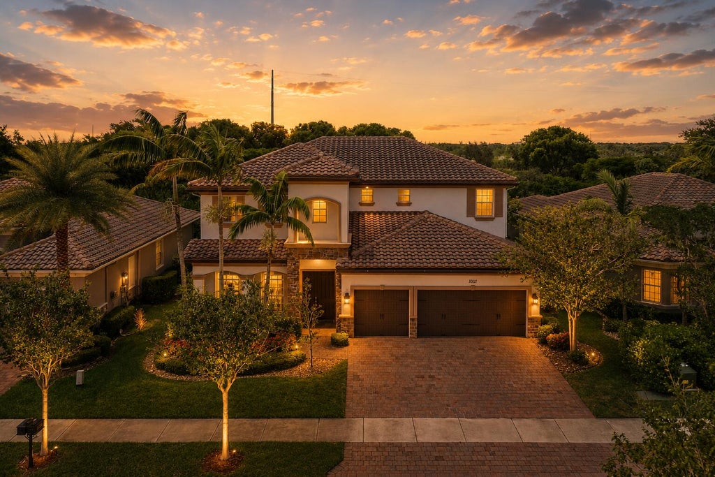 Photo of 10111 EDGEWATER Court, Parkland, FL 33076 (MLS # B26057614)