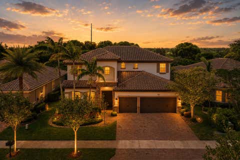 Photo of 10111 EDGEWATER Court, Parkland, FL 33076 (MLS # B26057614)