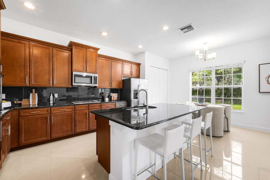 Photo of 10111 EDGEWATER Court, Parkland, FL 33076 (MLS # B26057614)