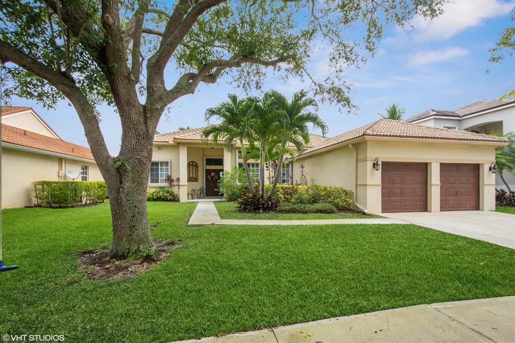 Photo of 726 Heritage Drive Dr, Weston, FL 33326 (MLS # R10819282)