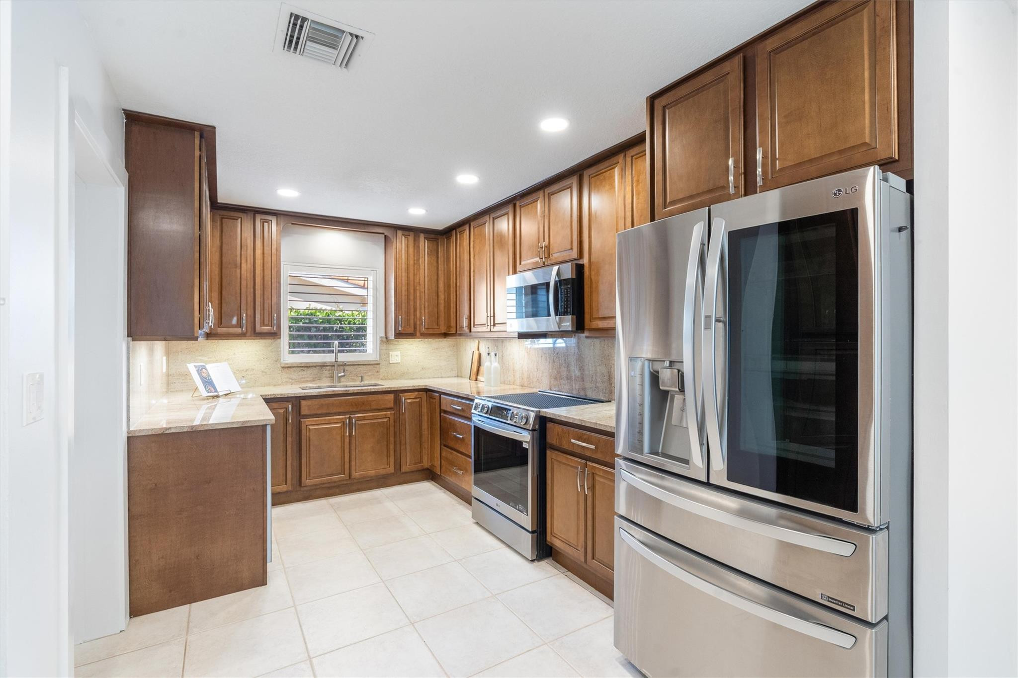 Bel-Air 32-10 B - Residential