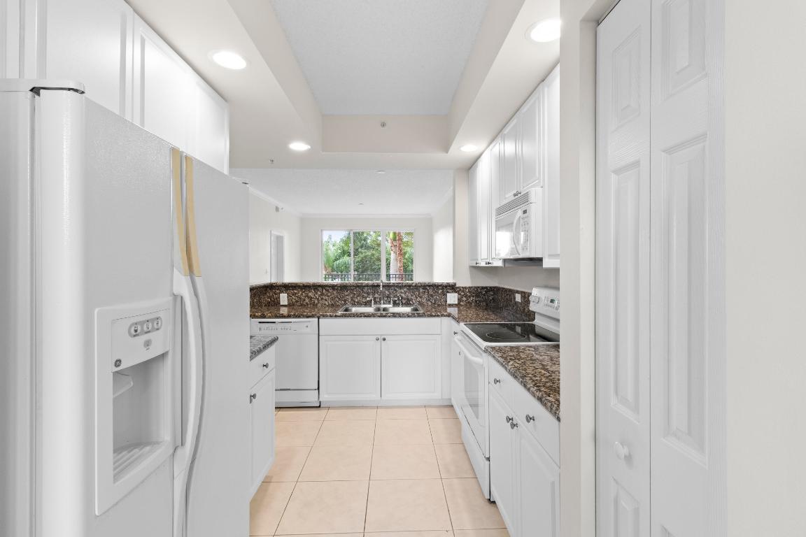 26 Royal Palm Way 304