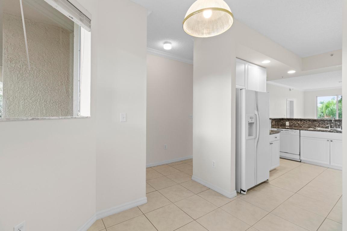 26 Royal Palm Way 304