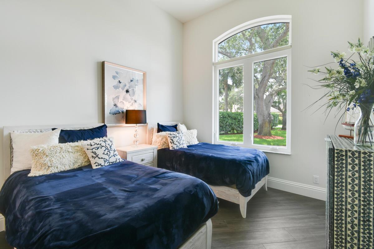 RIVER RIDGE (TEQUESTA) - Residential