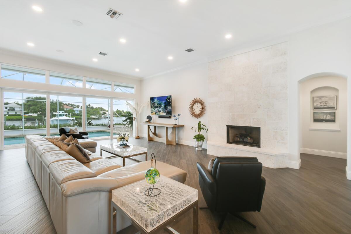 RIVER RIDGE (TEQUESTA) - Residential