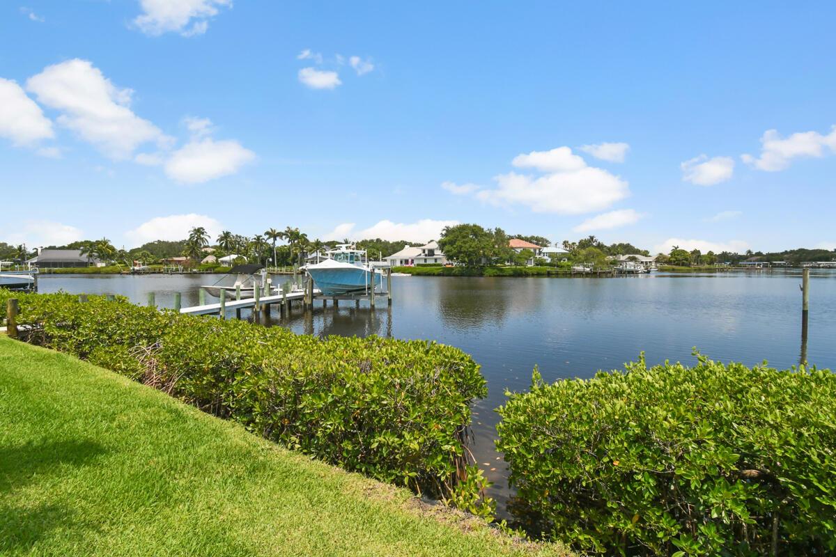 RIVER RIDGE (TEQUESTA) - Residential