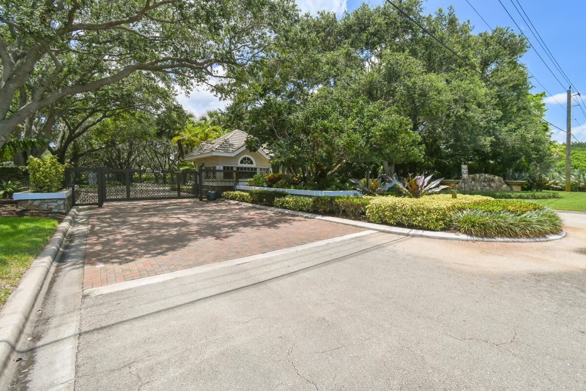 RIVER RIDGE (TEQUESTA) - Residential