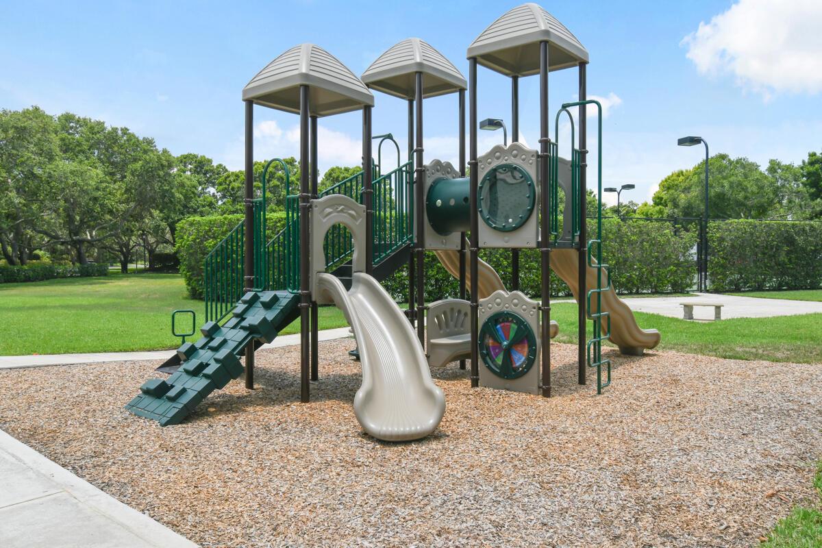 RIVER RIDGE (TEQUESTA) - Residential