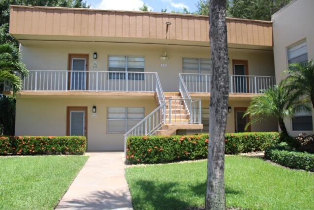 Fully furnished...All you need is a toothbrush! Updated and very clean. 1st floor with parking a few steps from your front door! Great garden view from your back screened in porch! Centrall located, i the heart of Delray Beach.