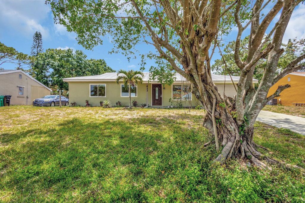 Photo of 413 SW Kentwood Road, Port Saint Lucie, FL 34953 (MLS # R11087743)