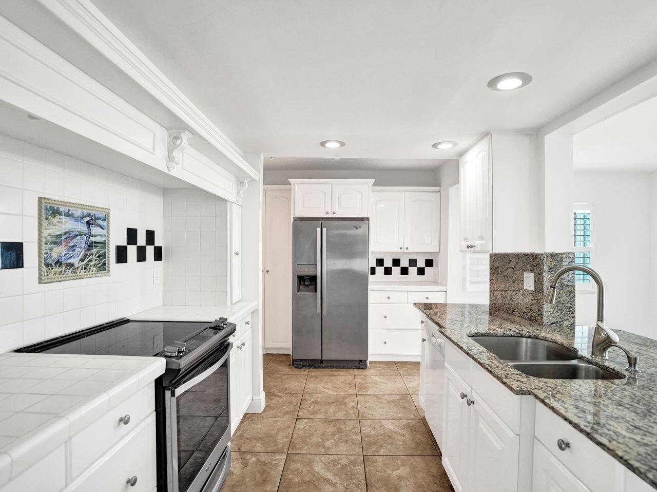 605 SW 21ST Circle