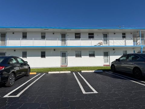 1113 Lake Terrace 205 Boynton Beach FL 33426