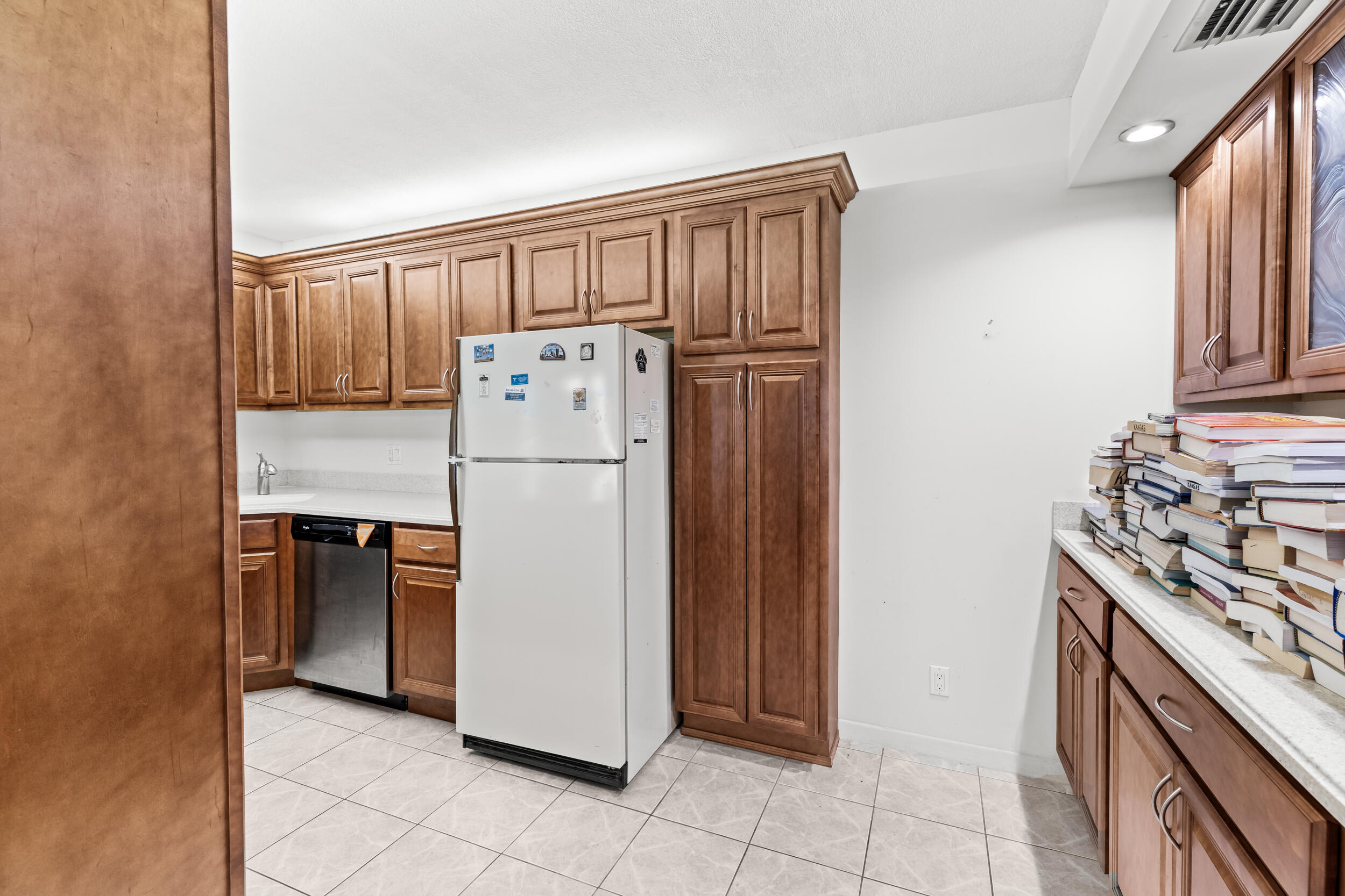 PALM CLUB WEST VILLAGE 1 CONDO - Residential