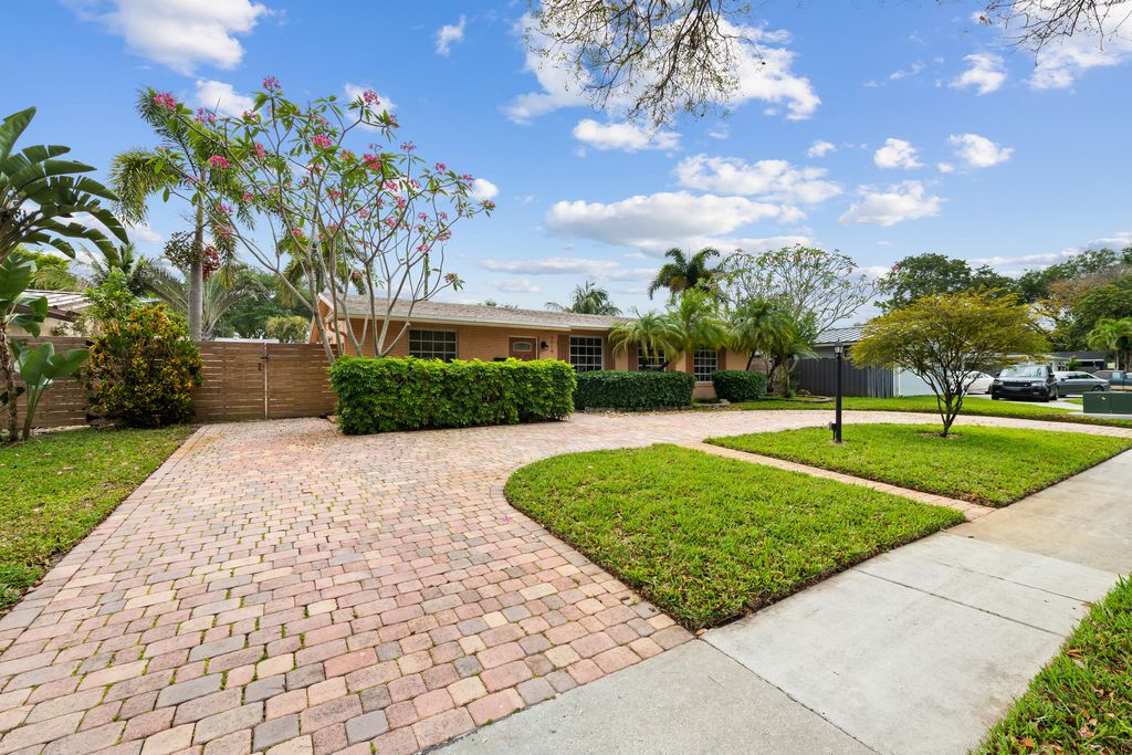 Photo of 5018 SW 91st Terrace, Cooper City, FL 33328 (MLS # B26016455)