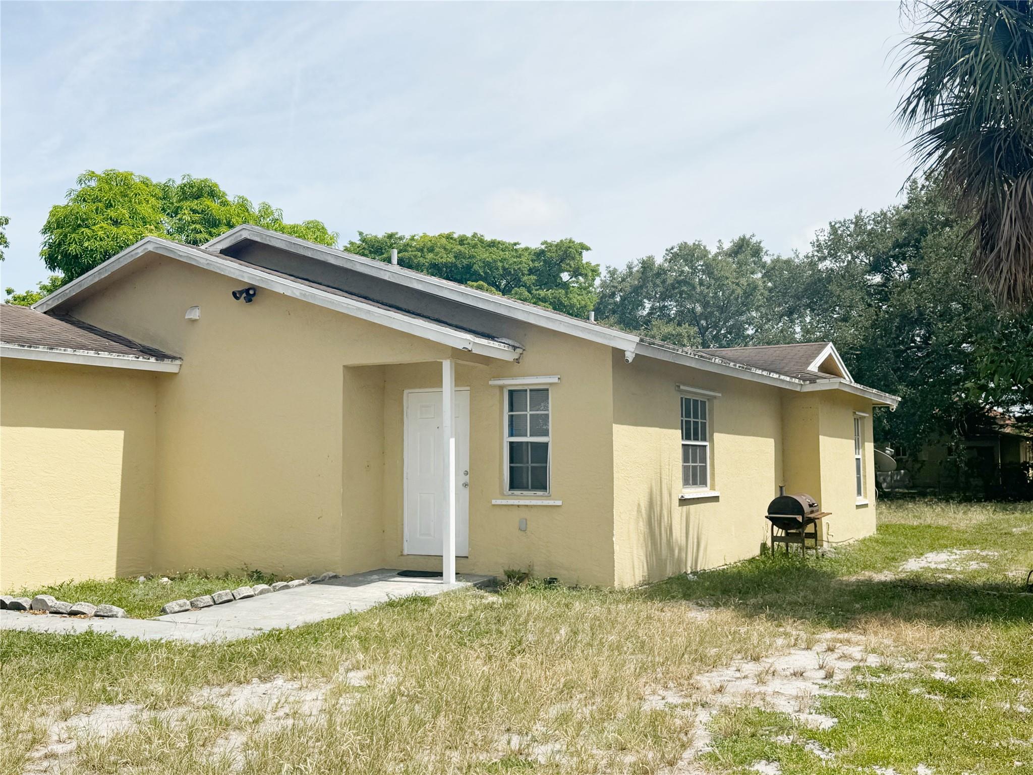 Charming 2-Bedroom Home with Utilities Included – Pet Friendly! Welcome to this conveniently located home close to everything! This lovely property offers 2 bedrooms, 1 bathroom, and the convenience of in-unit washer and dryer. Enjoy ample parking space and a hassle-free living experience with water and electricity included for a flat fee — total rent is $2,595/month, including all utilities ($2,395 rent + $200 utilities). Pet-friendly (maximum of 2 medium-sized dogs allowed; no aggressive breeds or large dogs). Please note: the garage has been converted into a separate efficiency unit with its own private entrance and is currently rented separately. Fast approval! Move in as soon as 24 hours with a minimum credit score of 600 required by the owner.