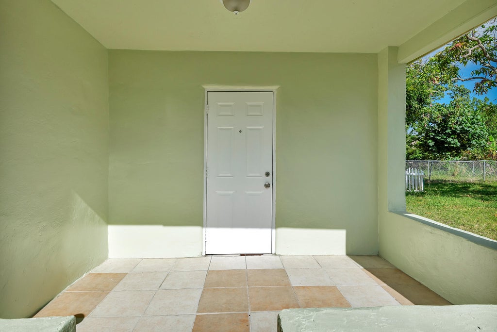 Photo of 1017 S E Street #Rear, Lake Worth Beach, FL 33460 (MLS # R11076516)