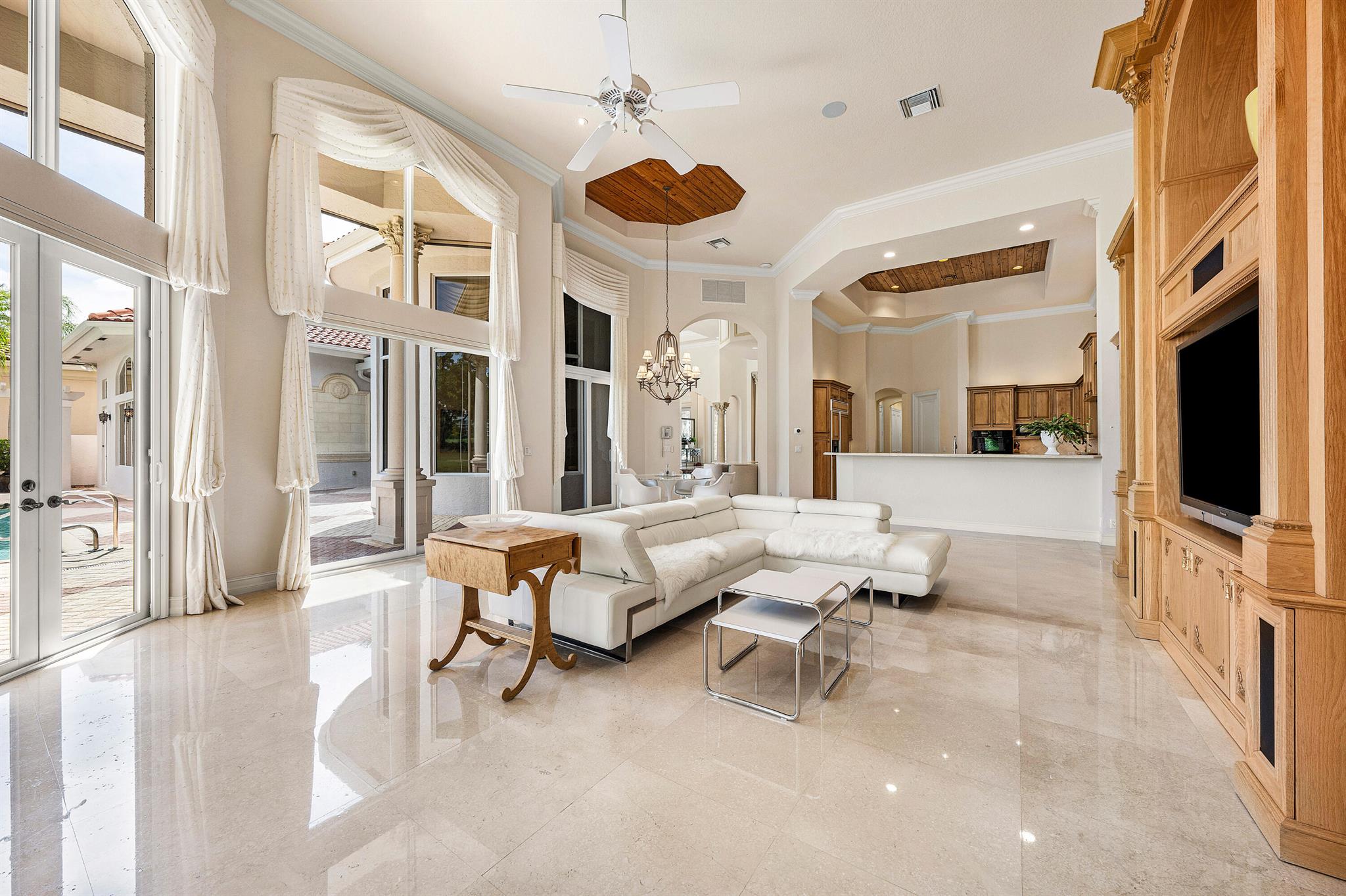 MIZNER LAKE ESTATES - Residential