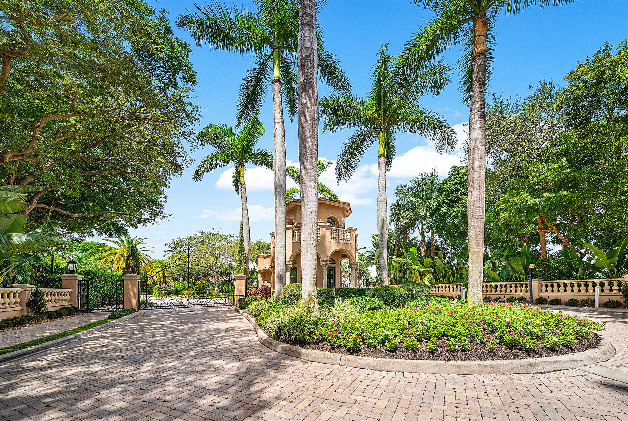 MIZNER LAKE ESTATES - Residential
