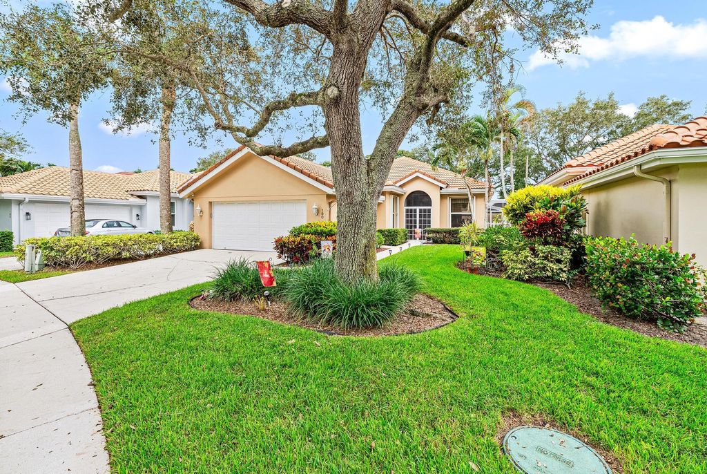 Photo of 190 E Hampton Way, Jupiter, FL 33458 (MLS # R10927016)