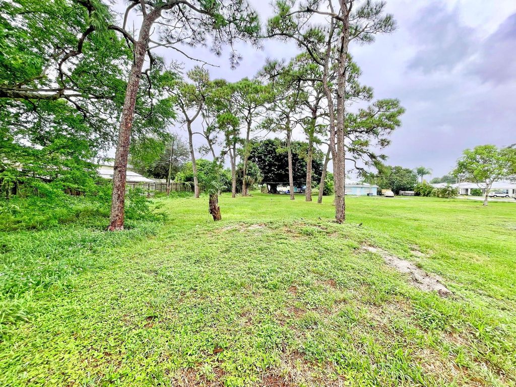 Photo of 5220 SE Jack Avenue, Stuart, FL 34997 (MLS # F10529928)