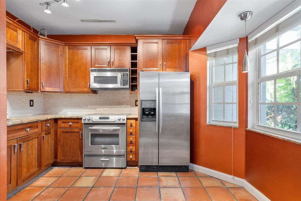 Photo of 610 SE 14th Court #6, Fort Lauderdale, FL 33316 (MLS # F10523695)