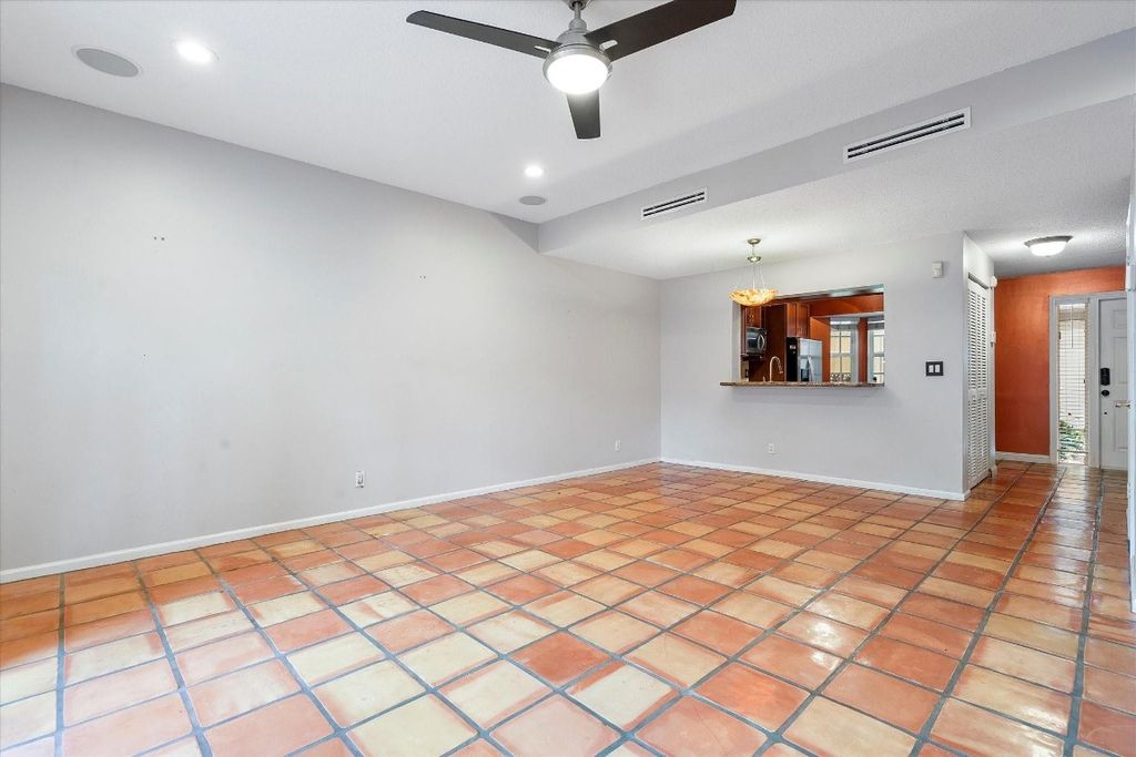 Photo of 610 SE 14th Court #6, Fort Lauderdale, FL 33316 (MLS # F10523695)