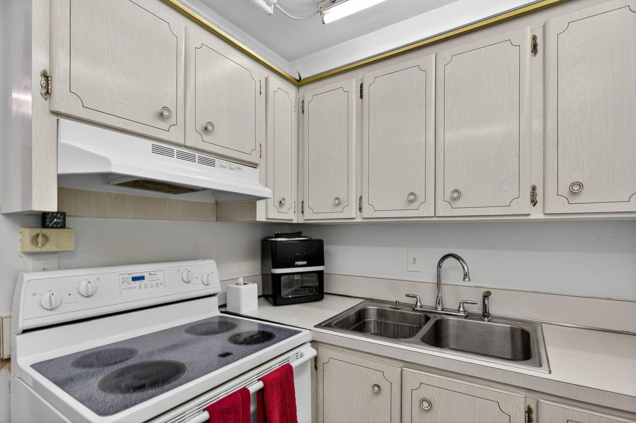 THE VIRGINIAN APARTMENTS - Residential