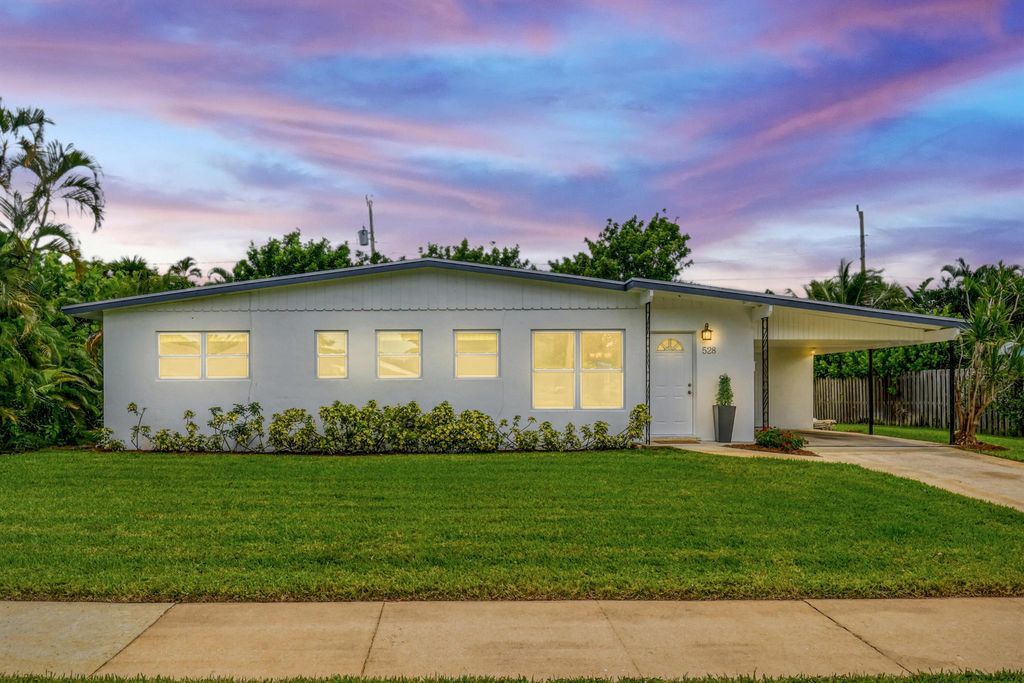 Photo of 528 Kingfish Road, North Palm Beach, FL 33408 (MLS # R11016721)