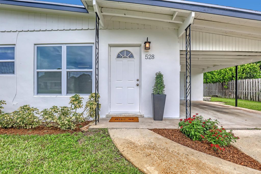 Photo of 528 Kingfish Road, North Palm Beach, FL 33408 (MLS # R11016721)