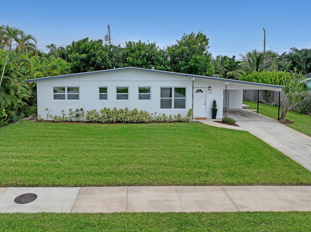 Photo of 528 Kingfish Road, North Palm Beach, FL 33408 (MLS # R11016721)