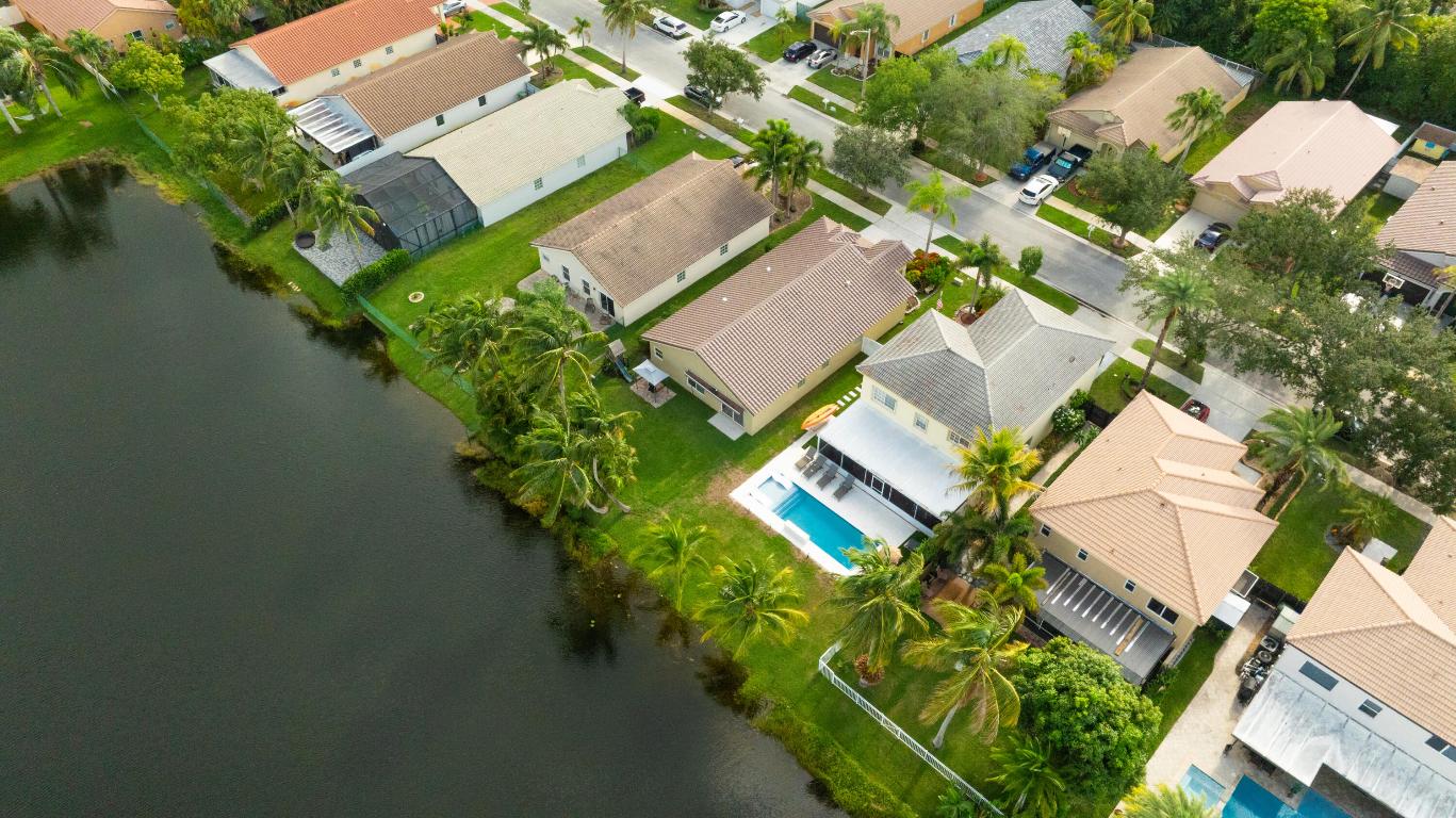 CRYSTAL POINTE - Residential