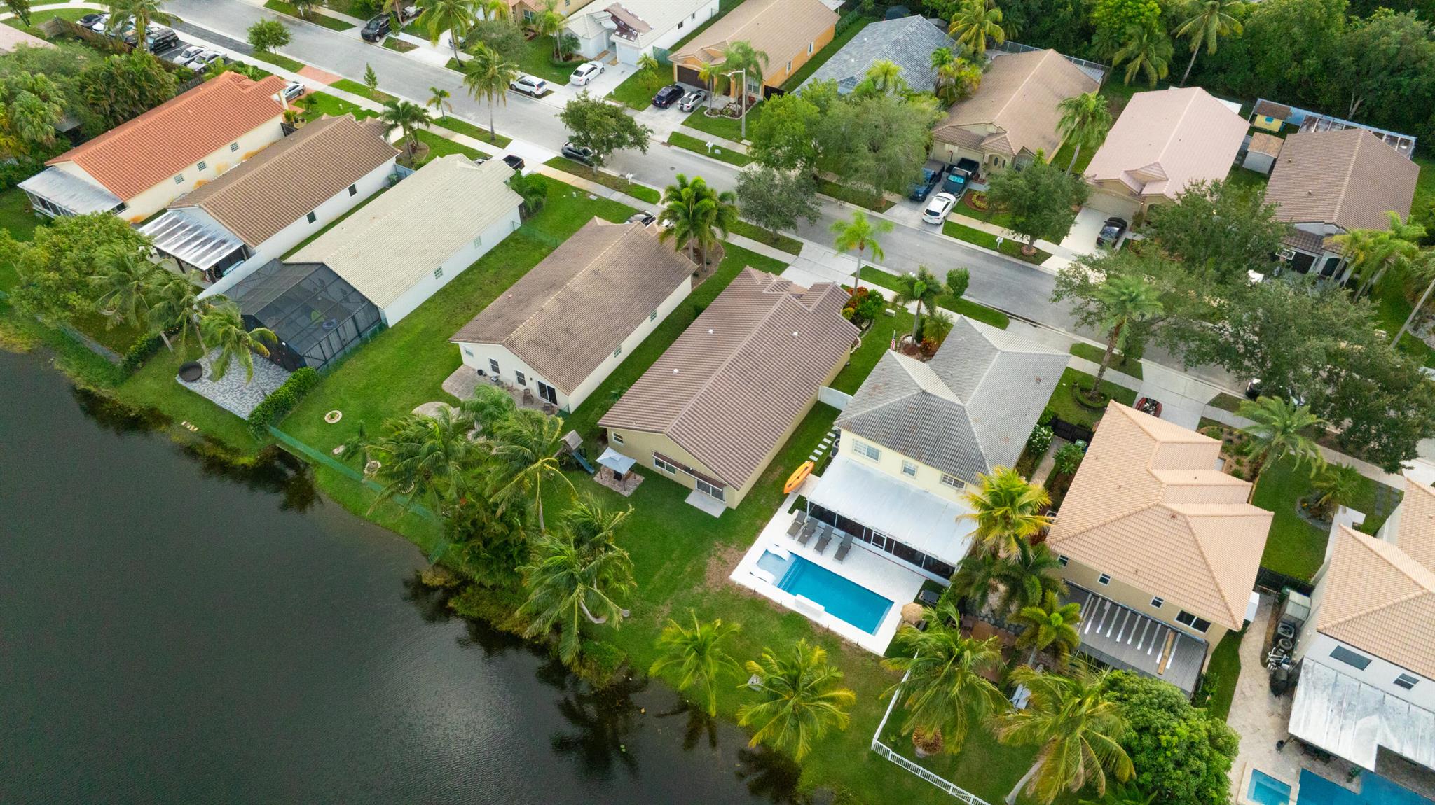CRYSTAL POINTE - Residential