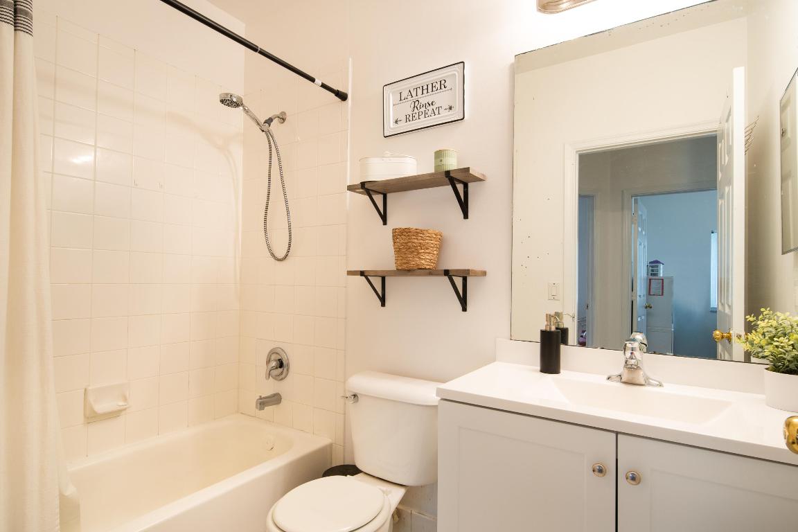 CRYSTAL POINTE - Residential