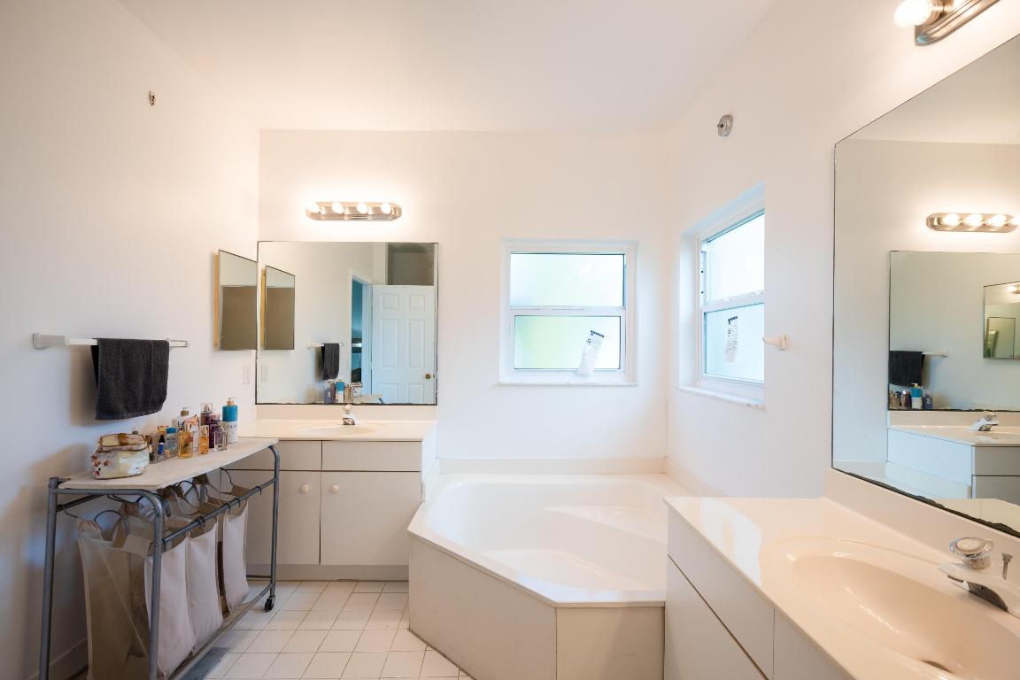 CRYSTAL POINTE - Residential