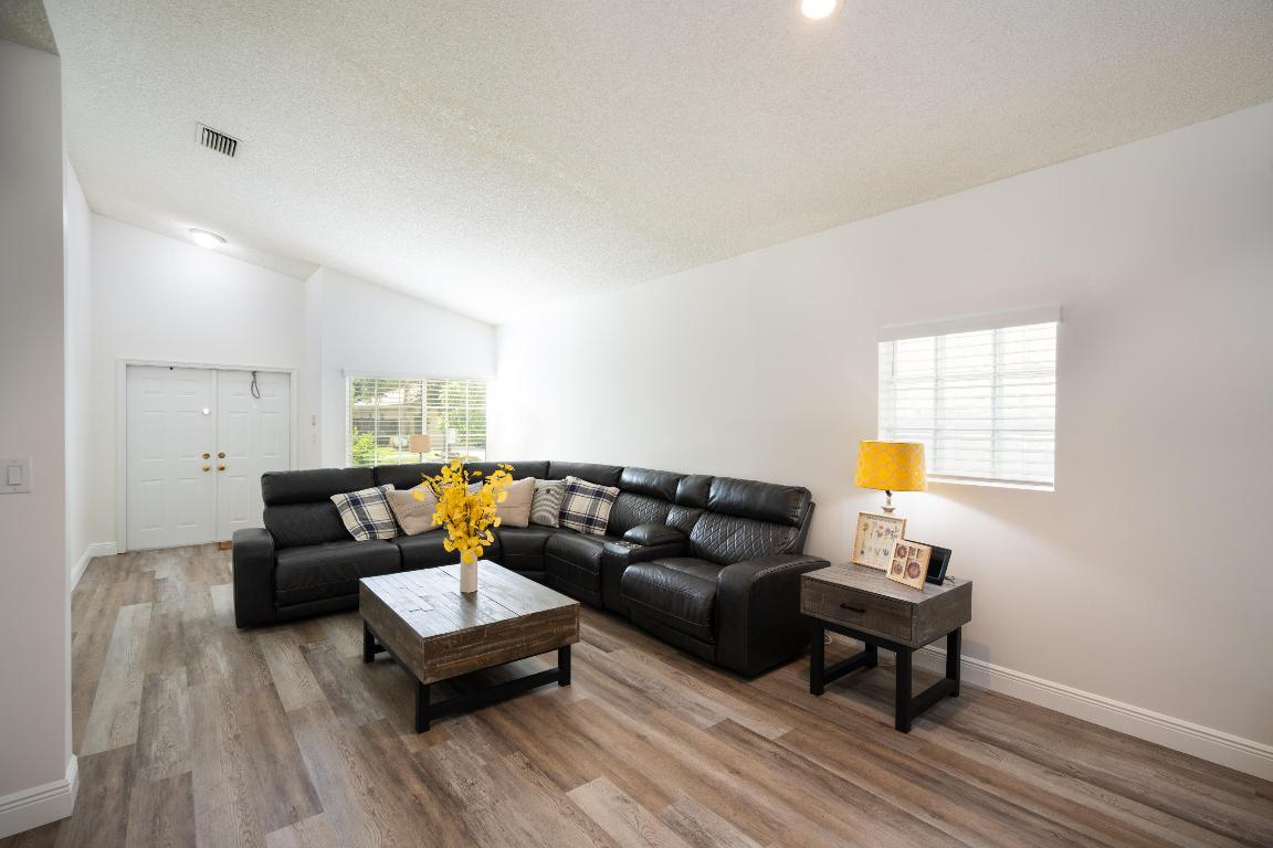 CRYSTAL POINTE - Residential