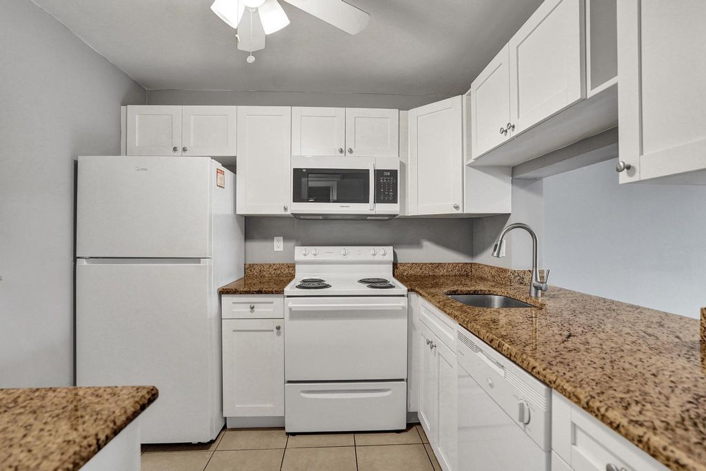 Photo of 9460 Poinciana Place #101, Davie, FL 33324 (MLS # B26036551)