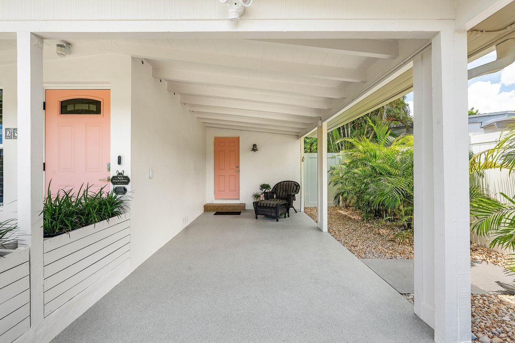 Photo of 250 NE 10th Street, Delray Beach, FL 33444 (MLS # R11112241)