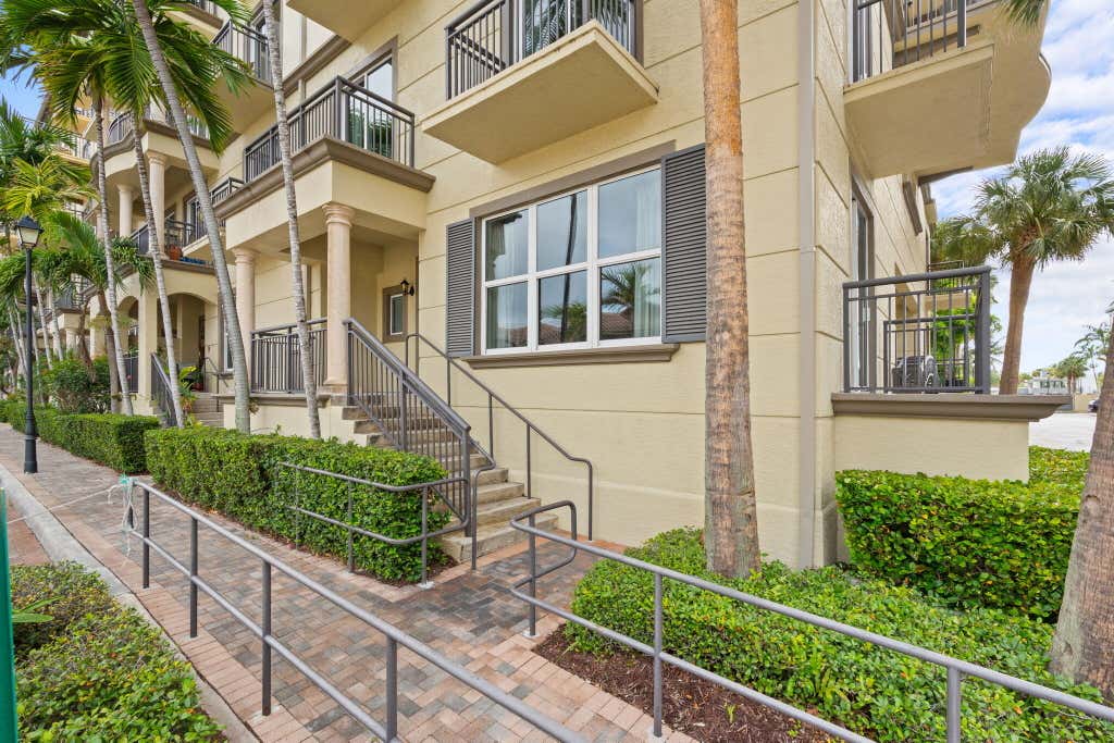 Photo of 2617 NE 14th Avenue #109, Wilton Manors, FL 33334 (MLS # B26041791)