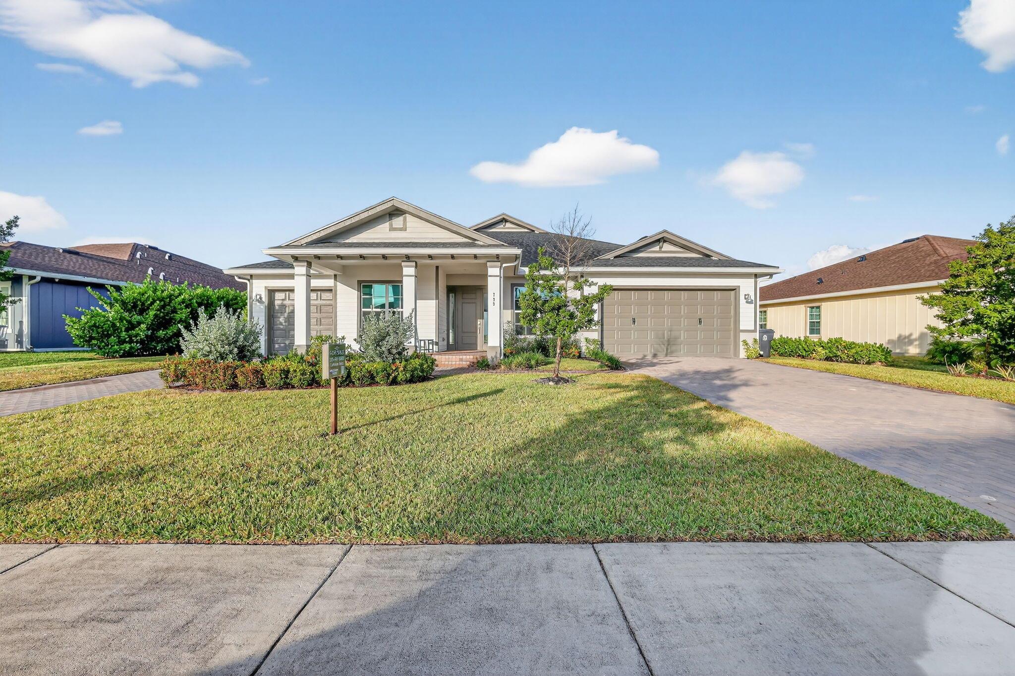 799 Hookline Circle, Loxahatchee, FL, 33470/$1,085,900 3 799 Hookline Circle